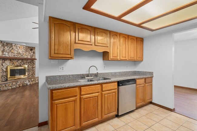Building Photo - *APPLICATION PENDING. DO NOT APPLY!* *Rece...