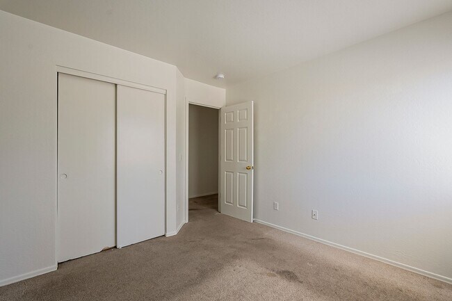 Building Photo - 4 Bedroom home for rent