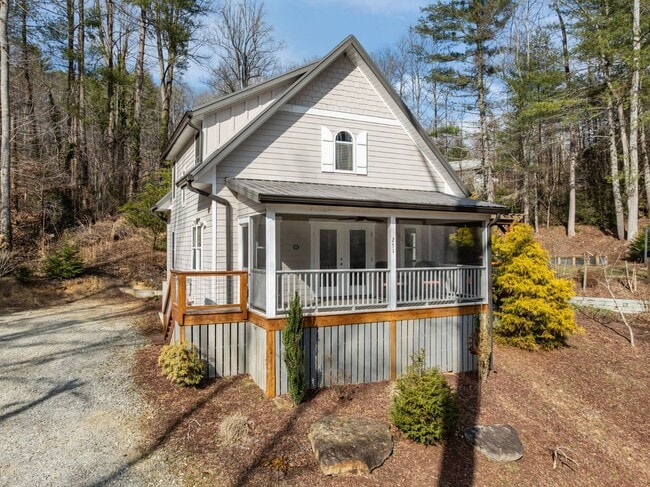 Building Photo - 251 Landwood Ln