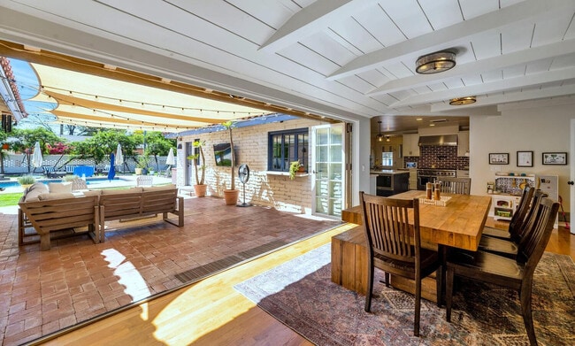 Building Photo - 1021 W Encanto Blvd