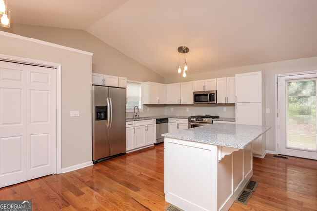 Building Photo - 122 Trickum Hills Dr