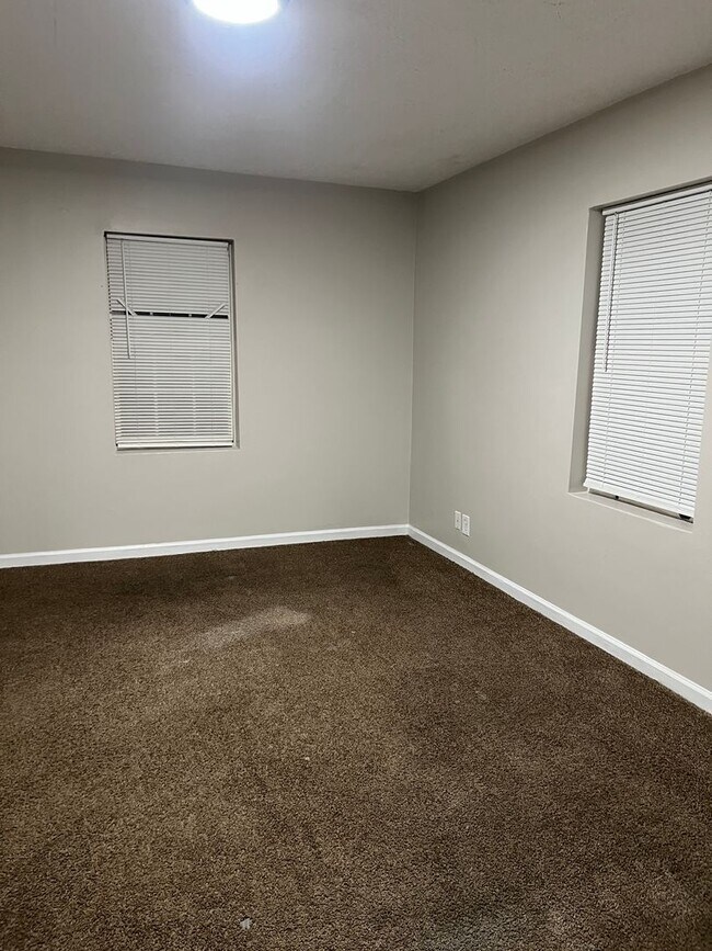 Building Photo - 1301 N Olney St