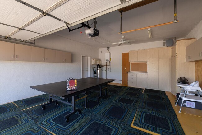 Building Photo - 6821 E Palm Ln