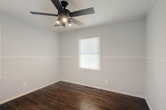 Building Photo - 9411 Fairwood Dr