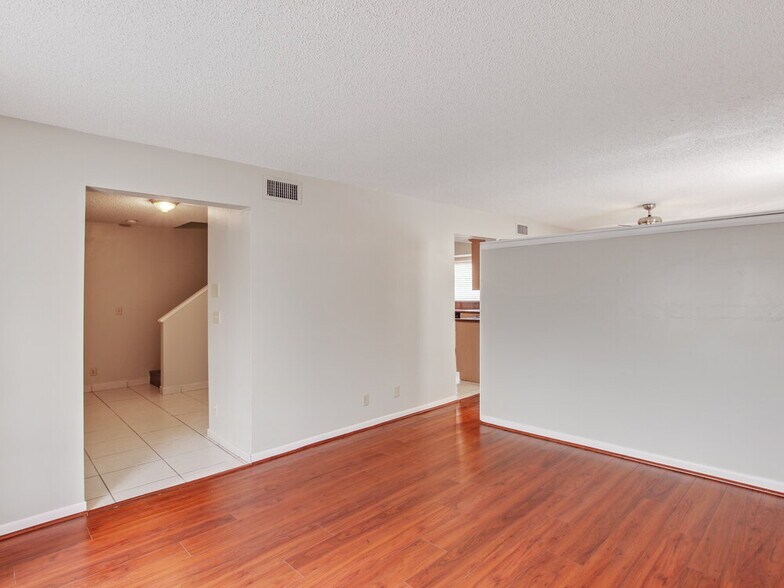 Building Photo - 3231 Ensenada Way