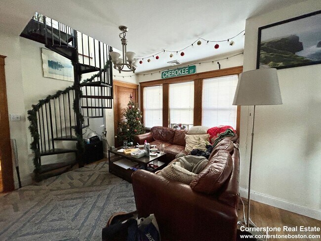 Building Photo - 5 Bed. 2 Full Bathrooms in Mission Hill, L...