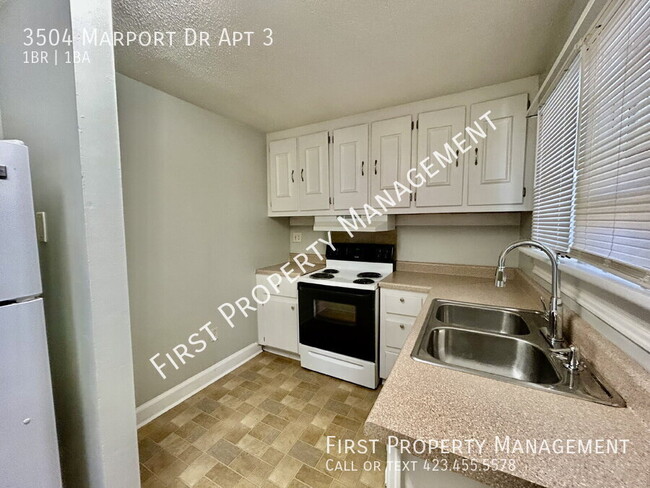 Building Photo - 1Bed/1Bath Multi-Family Unit: Washer/Dryer...