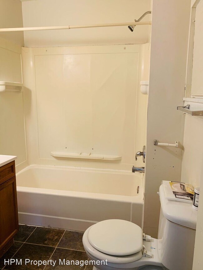 Building Photo - 3 br, 1 bath House - 445 N. Union