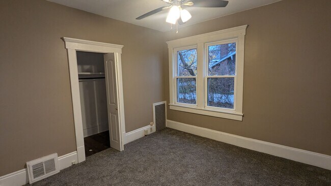 Building Photo - 3-Bedroom, 1-Bathroom Duplex Home for Rent in Perry