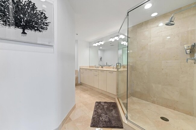 Building Photo - 350 SE 2nd St