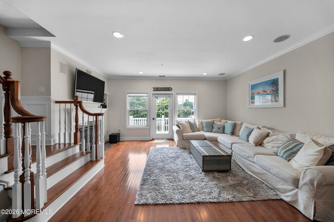 Building Photo - 302 Villa Dr