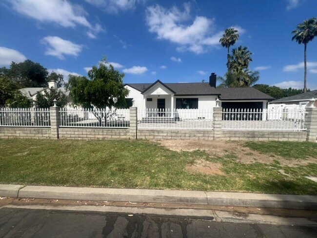 Building Photo - 7317-7321 Garden Grove Avenue