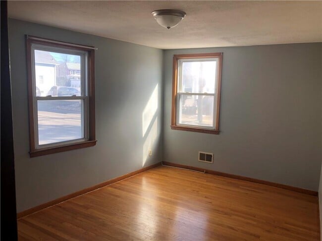 Building Photo - 30 Wakefield St