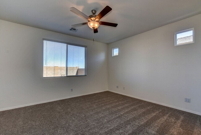 Building Photo - 2 bedroom, 2 bathroom home  in Saddlewood