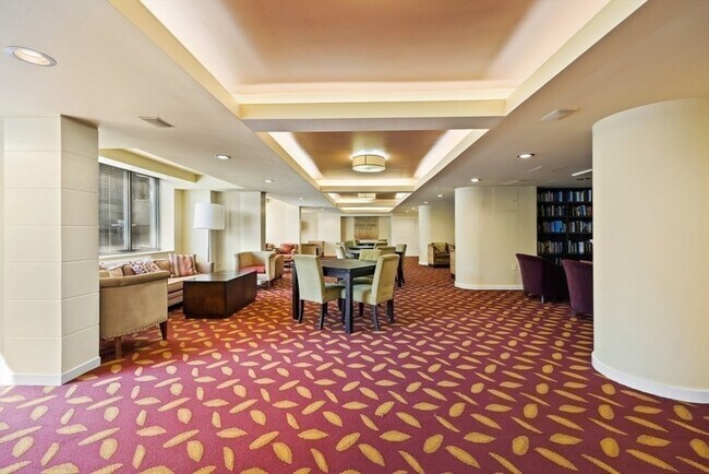 Building Photo - 33 Pond Ave