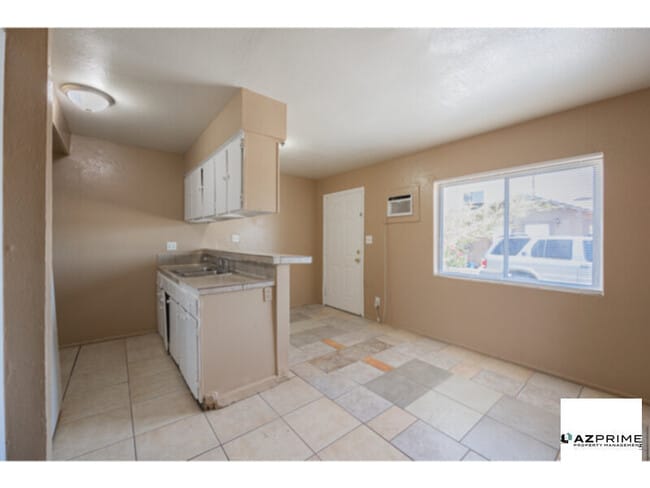 Building Photo - $250 OFF 1ST MONTH'S RENT MOVE IN SPECIAL!...