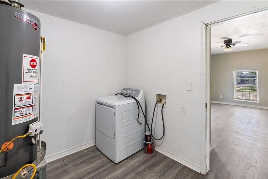 Building Photo - 4513 Green Grove Dr