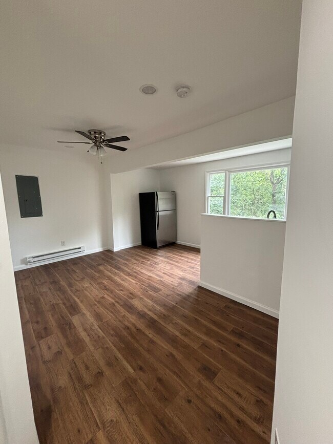 Building Photo - 437 Schwartz Ave