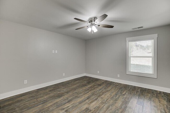 Building Photo - 4615 S Lee St
