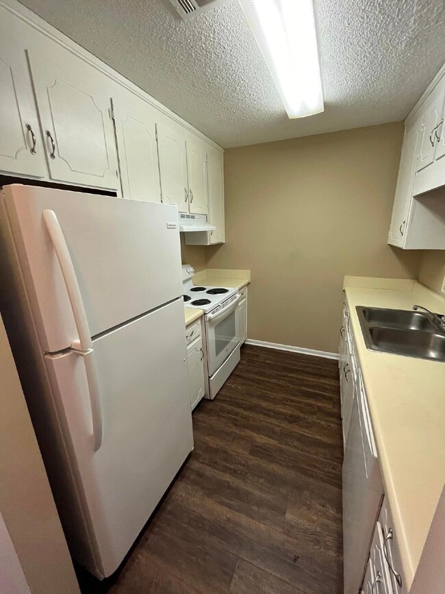 Building Photo - 121 Candlebrook Dr