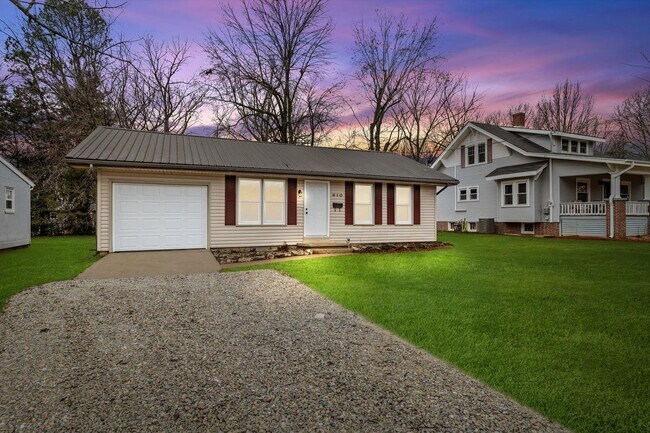 Primary Photo - Great furnished month to month rental near...