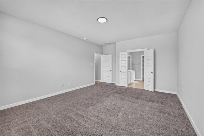 Building Photo - Spacious 5-Bedroom, 4-Bath Home with Washer, Dryer & Refrigerator