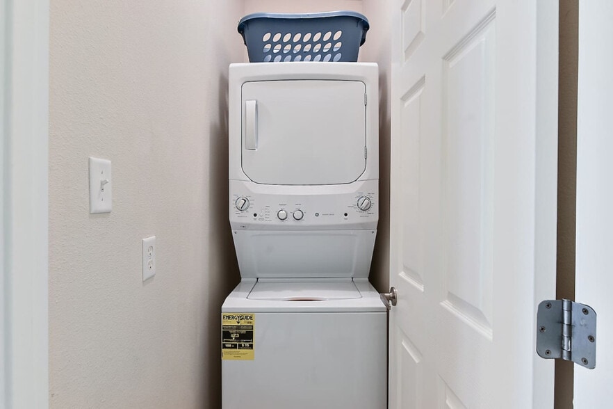 Building Photo - 1001 Krenek Tap Rd