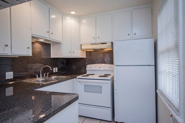 Building Photo - 1741 Commonwealth St