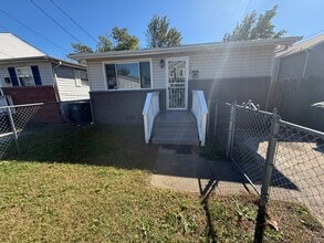 Building Photo - 1724 Selden Ave