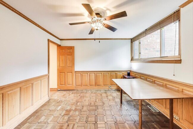 Building Photo - 821 S Racine Ave