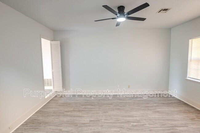Building Photo - 2412 Laneway Dr