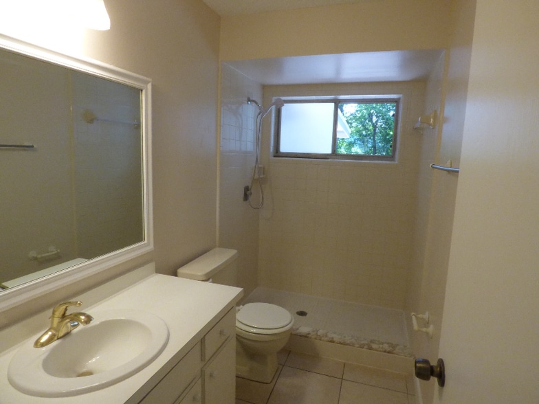 Building Photo - 795 Sweetbrier Dr