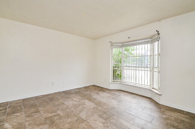 Building Photo - 9350 Country Creek St