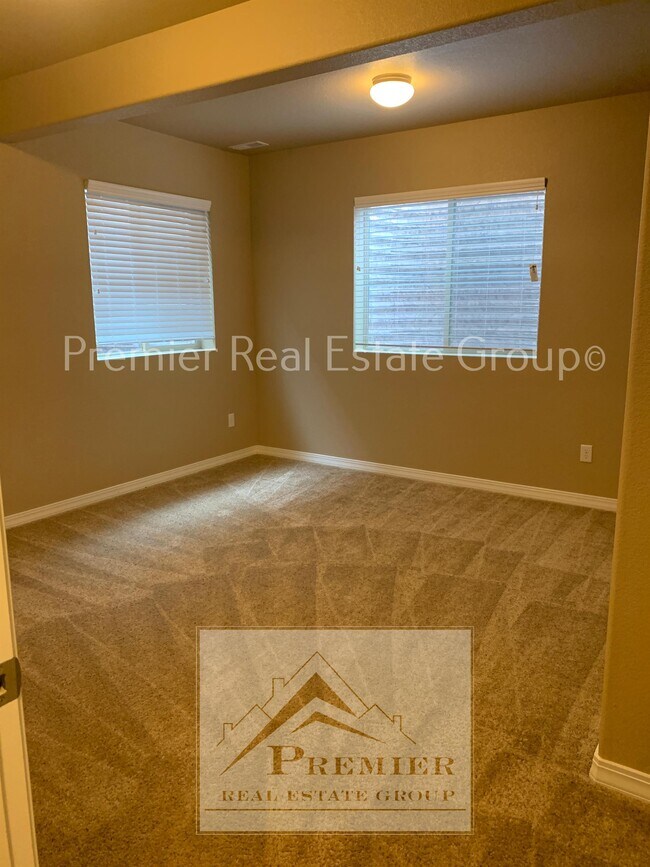 Building Photo - 5948 Revelstoke Dr