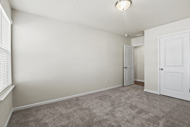 Building Photo - 9413 Sun Fountain Dr