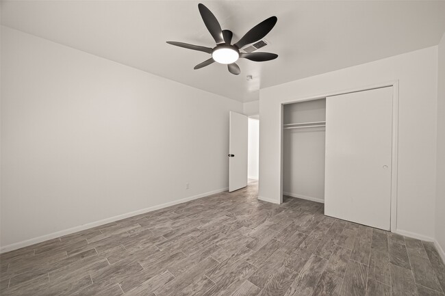 Building Photo - 5523 Kuldell Dr