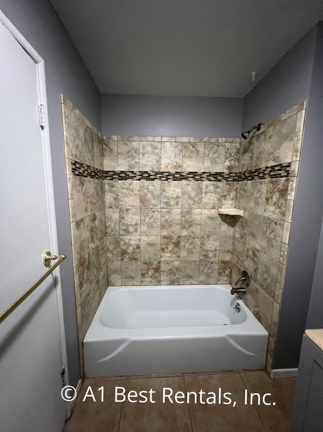 Building Photo - 2701 Hemminger Way