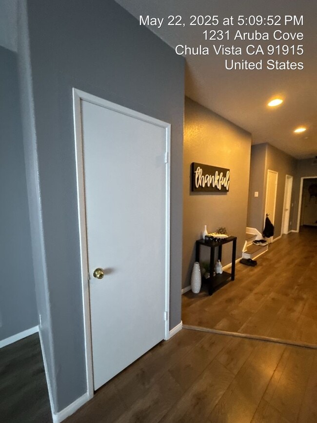Building Photo - FOR RENT – Modern Townhome in Eastlake