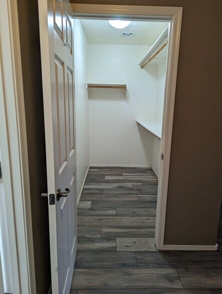 Building Photo - 4688 W Beeplant Way