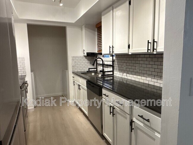 Building Photo - 9175 S Jefferson Pl