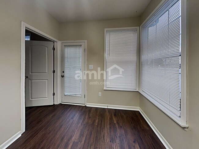 Building Photo - 15476 Old Pond Cir