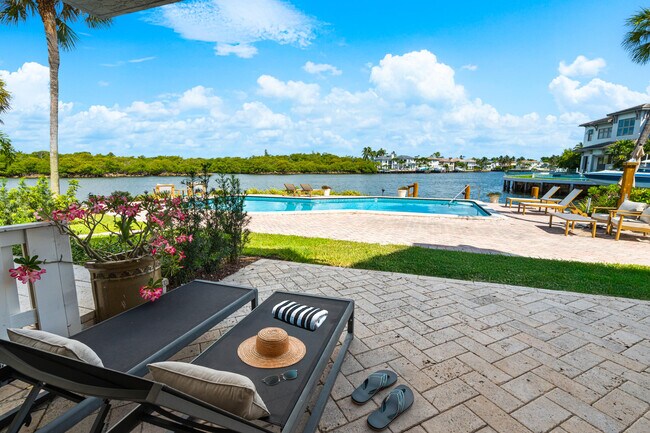 Building Photo - 1005 Bel Air Dr