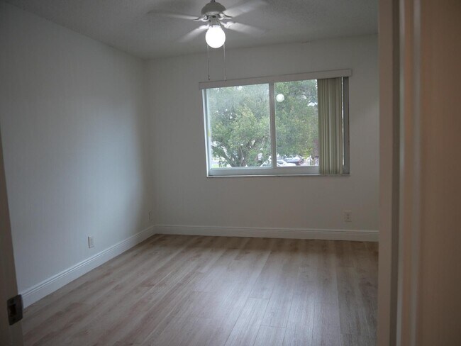 Building Photo - 7091 W Sunrise Blvd