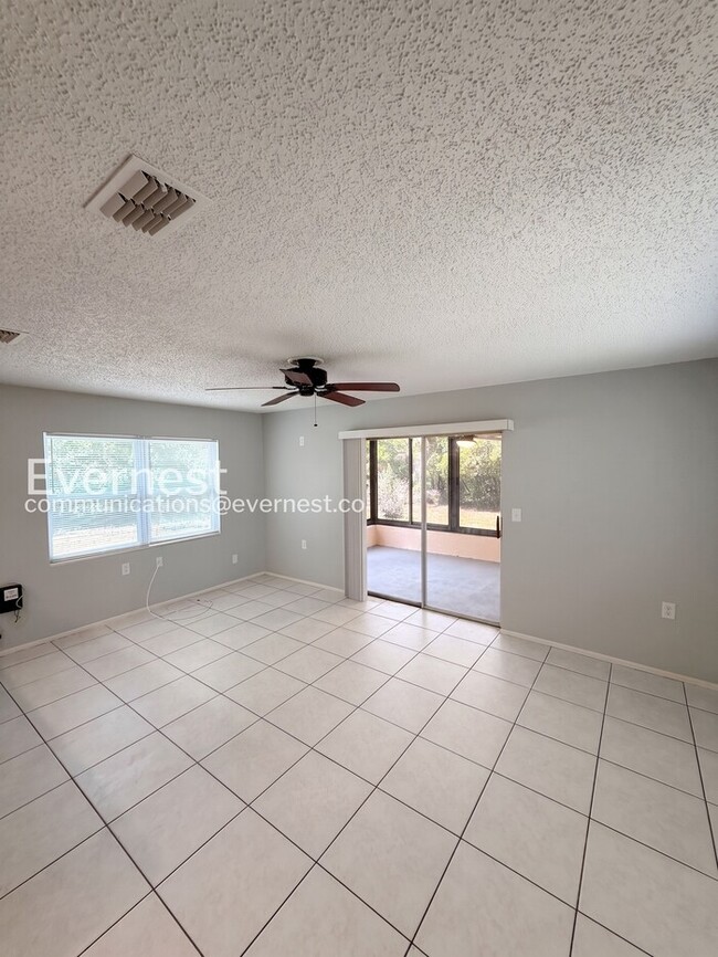 Building Photo - 3 Bed, 2 Bath Home with Spacious Yard and Attached Garage for Rent / Available Soon!