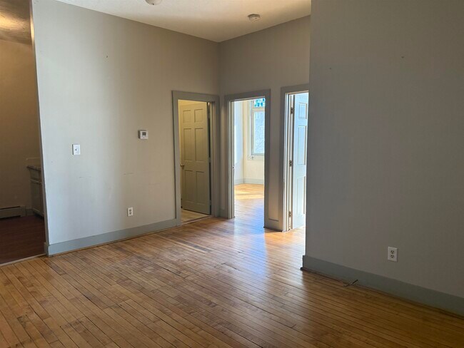 Building Photo - 408 Central St