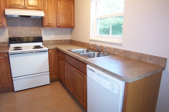 kitchen - 4672 baylor ct