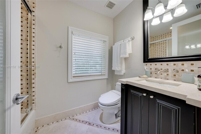 Building Photo - 520 N Pkwy