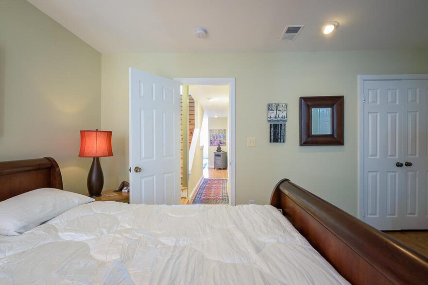 Building Photo - 504 Capitol Ct NE