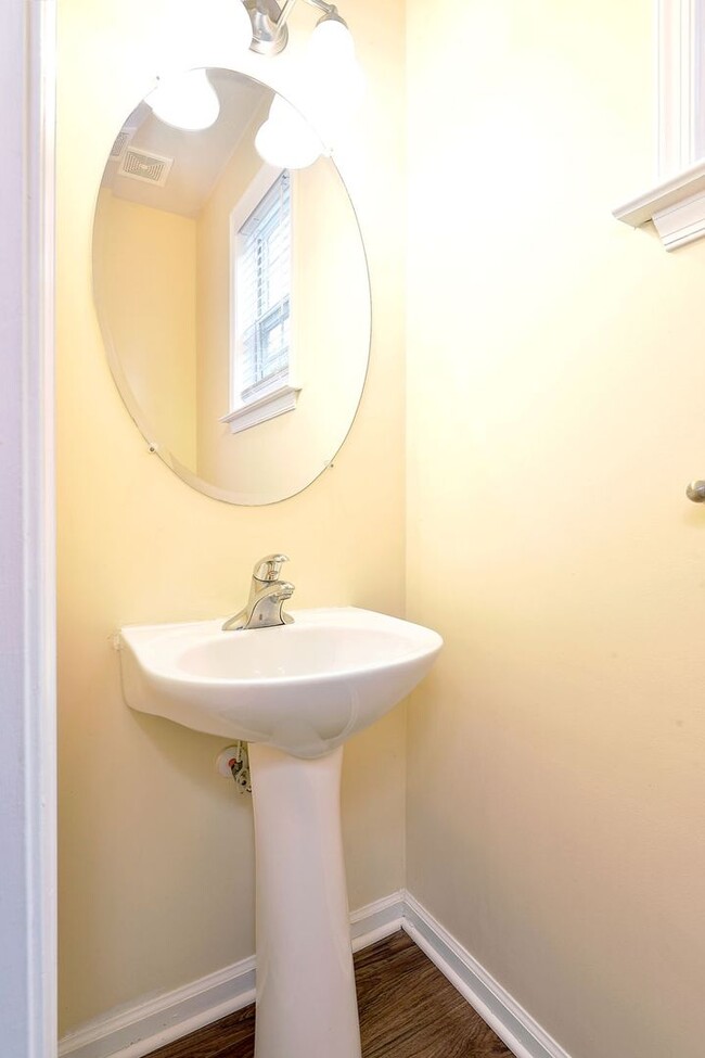 Building Photo - Spacious Home in York County