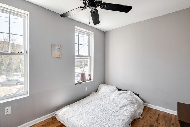 Building Photo - 2144 E Arizona St